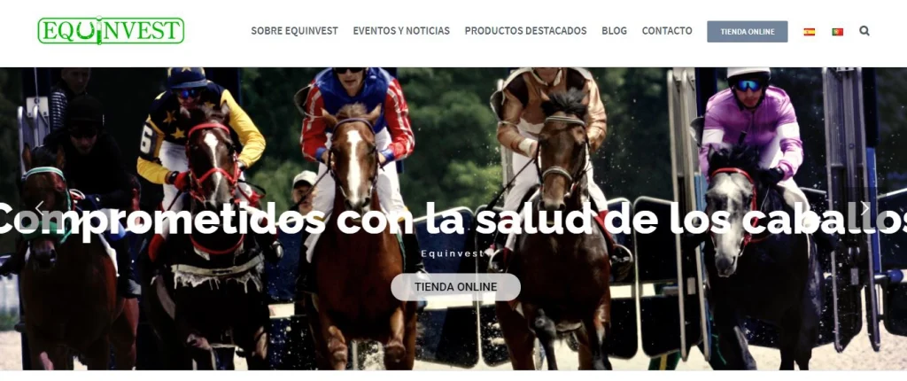 Jinetes compitiendo en una carrera de caballos
